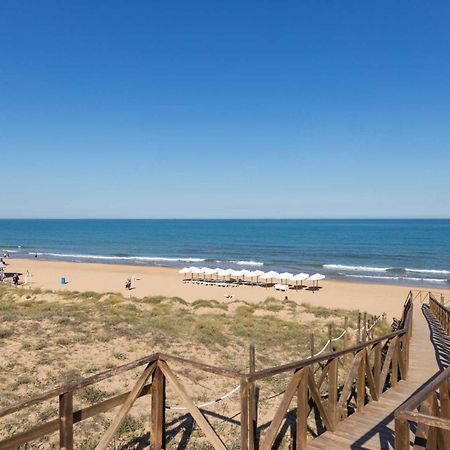 Spacious Villa With Private Pool And Beach Views El Moncayo Bagian luar foto