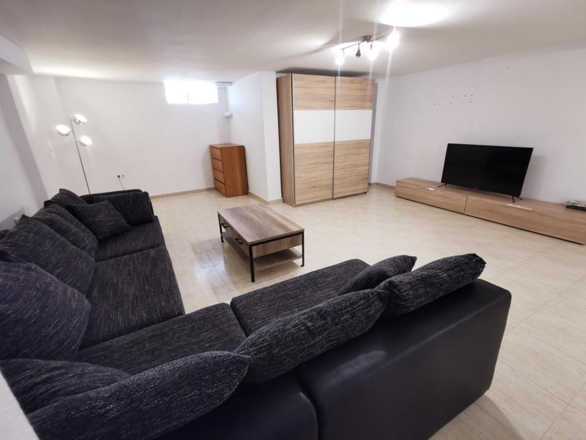 Spacious Villa With Private Pool And Beach Views El Moncayo Bagian luar foto