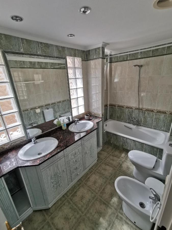 Spacious Villa With Private Pool And Beach Views El Moncayo Bagian luar foto