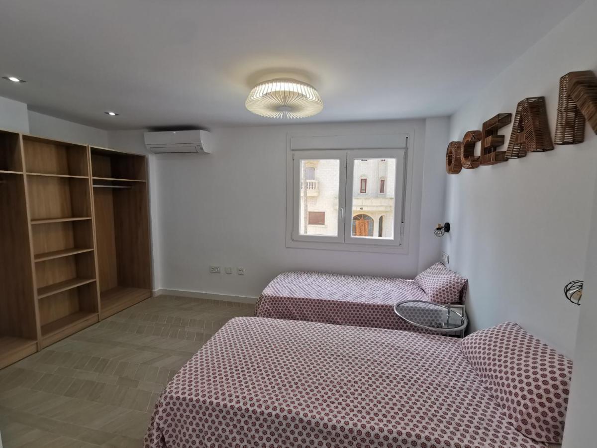 Spacious Villa With Private Pool And Beach Views El Moncayo Bagian luar foto